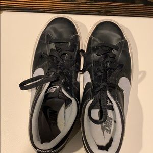 Men’s Nike shoes. Size 8.